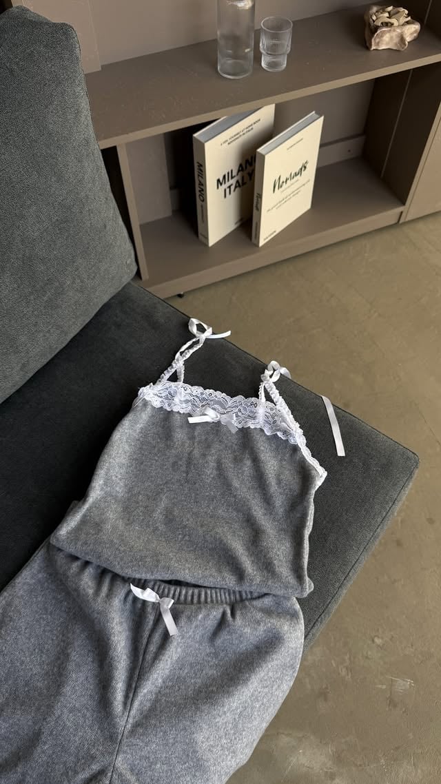 Queremos saber que se fijan a la hora de elegir un pijama? Necesitábamos renovar los nuestros para el invierno.Les dejamos esta marca @todosobremi que tiene muchísimas opciones. #styleblogger #grwmoutfit #inspolooks #pijama #outfitinspo by @todosobremi