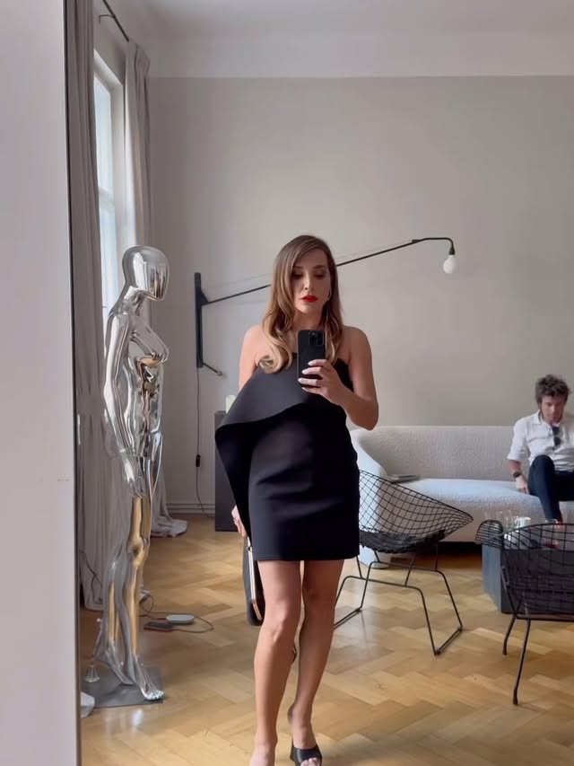 Kakva luda večer, boli me glava i znam da nisam jedina🤣Hvala @story.hr @anamiscevic @markobanjavcic na pozivu, bio je ovo Story hall of fame za pamćenje 🥳A i ovo grupno spremanje i okupljanje prije eventa podsjetilo me na one prve Story partyje… Baš ste nas vratili u prošlost 💫 by @marijanabatinic
