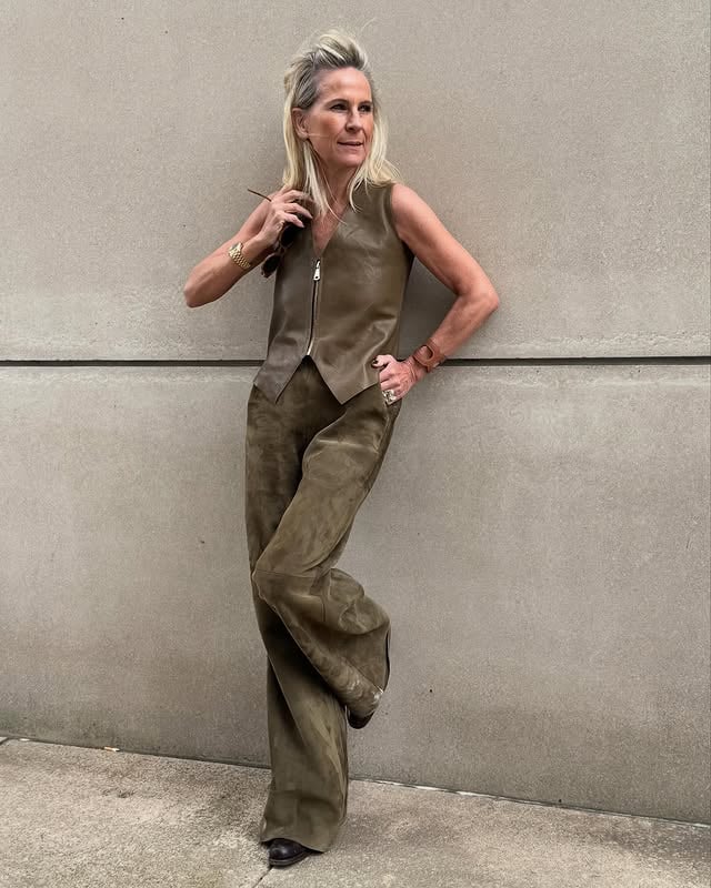 vest thick leather zipper khaki wide leg trousers suede khaki SANDRA #madetoorder #ootd #lookoftheday by @sandracrasemann