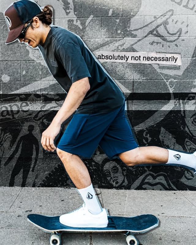 HARBOR HYBRID SHORT20” outseam, half elastic / half fixed Built-in drawcord & pockets galore keep all your goods secure.Keep it pushing! by @volcom