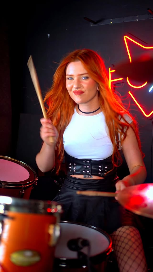 tell me what song it is without saying it 🤫drums mixed by @kacper_gwiazda_ #drums #drummergirl #popmusic by @foxiedrummonster