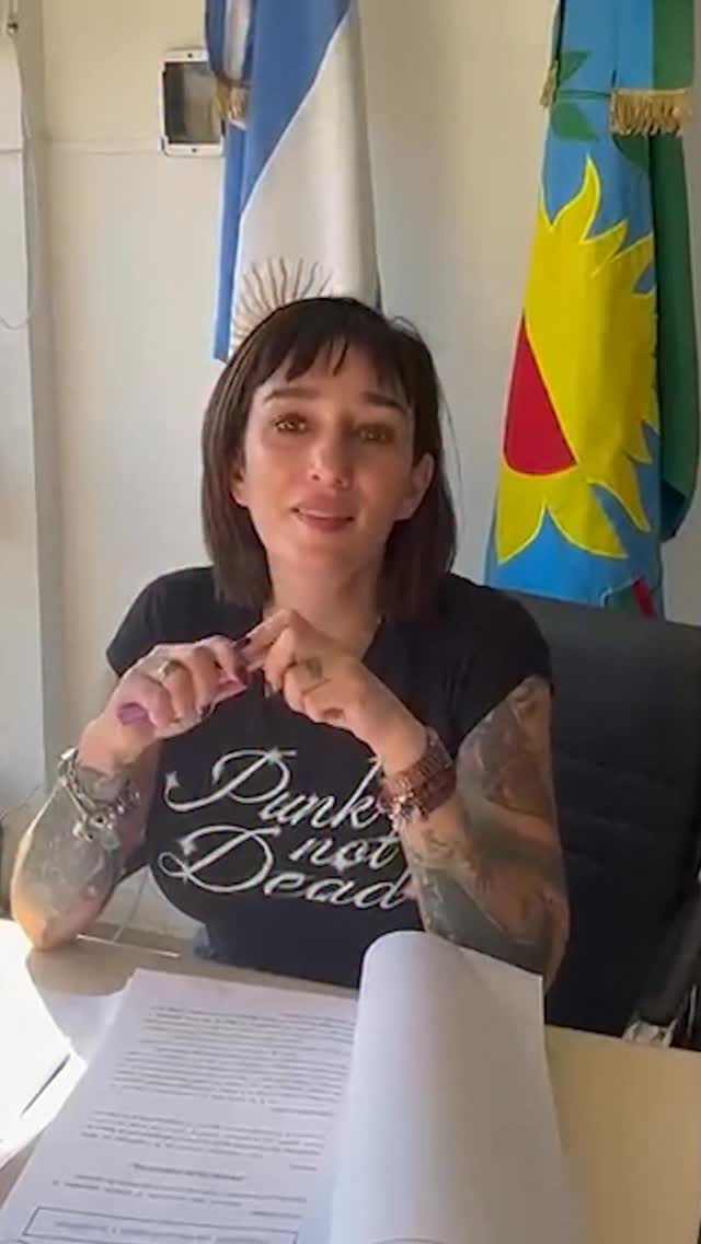 Mientras los vecinos de La Matanza pagan tasas cada vez más caras y conviven con calles destruidas, basurales y falta de servicios, mañana Fernando Espinoza impulsa en el HCD una ordenanza para borrar una deuda municipal de $69.816.989,18 por Tasa de Servicios Generales.No es una condonación: es un autoperdón de la política.La misma Municipalidad que les exige a los vecinos cumplir con sus obligaciones quiere borrar sus propias deudas. Si la deuda fuera de un contribuyente, la cobrarían. Como es de la política, la quieren borrar con una ordenanza.Fernandito no sólo gasta mal: además pretende no pagar las cuentas.El problema es creer que pueden incumplir y después borrar el incumplimiento levantando la mano en una sesión.