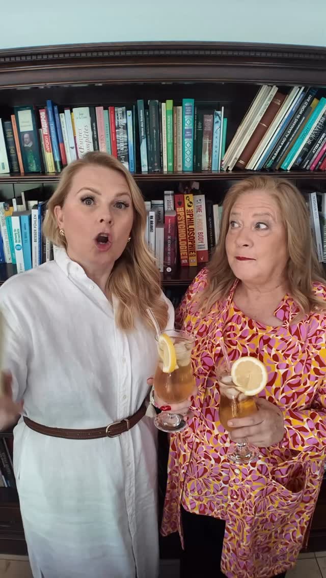 LORELEY! 😃🤩 In zwei Wochen sind wir als Special Guests bei unserem Bruder @michael.patrick.kelly.official auf seinen Loreley-Konzerten. Wir freuen uns riesig!!Aber: Was werden wir singen? 🤔🤫😃 Und wer von euch ist dabei?? @kathykellyofficial @patriciakelly.official #loreley #michaelpatrickkelly #kathykelly #patriciakelly #family by @kathykellyofficial