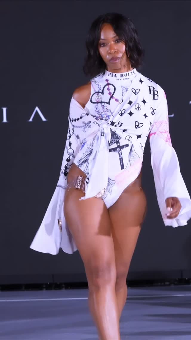 Runway moments from my first walk at Miami Swim Week 2026. ✨

Wearing @piabolte_official 
Hair @hairsedusa 
📸 @momentotempus 
Production @exashows @examodels