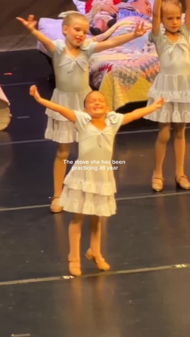 I don’t care what I miss but it won’t be these 2.5 minutes 🥹✨#dance #recital #family #sweet #cute