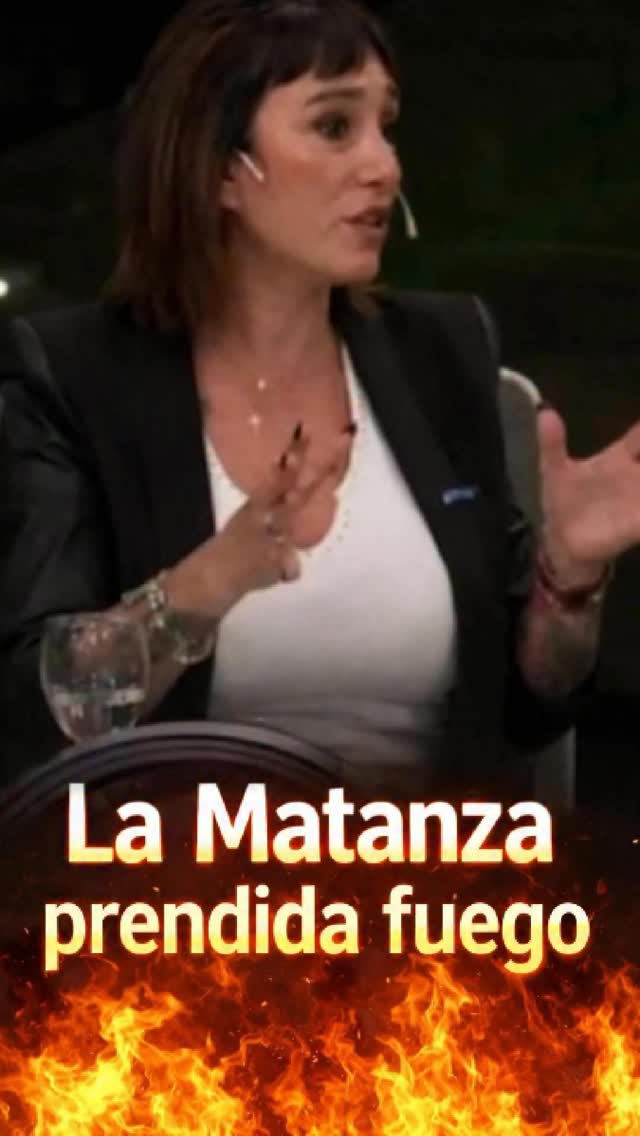 En las escuelas de La Matanza de Espinoza y Kicillof, suceden atrocidades! No solo los techos se caen, las aulas se inundan, faltan estufas, faltan ventiladores y te dan media manzana… ahora hay que sumarle la inoperancia, en la escuela secundaria N 5 Islas Malvinas, de Villa Luzuriaga, decidieron hacer los baños mixtos , hasta tanto se repare el de hombres. Sin control alguno , se dio un hecho de abuso sexual sobre una alumna de 15 años, arruinándole la vida. Los tiempos de Espinoza son otros, los tiempos de abandono y desidia!Tan difícil es mantener una escuela en condiciones? Porque se podría haber evitado lo sucedido! Pero siguen las víctimas de tu falta de gestión!