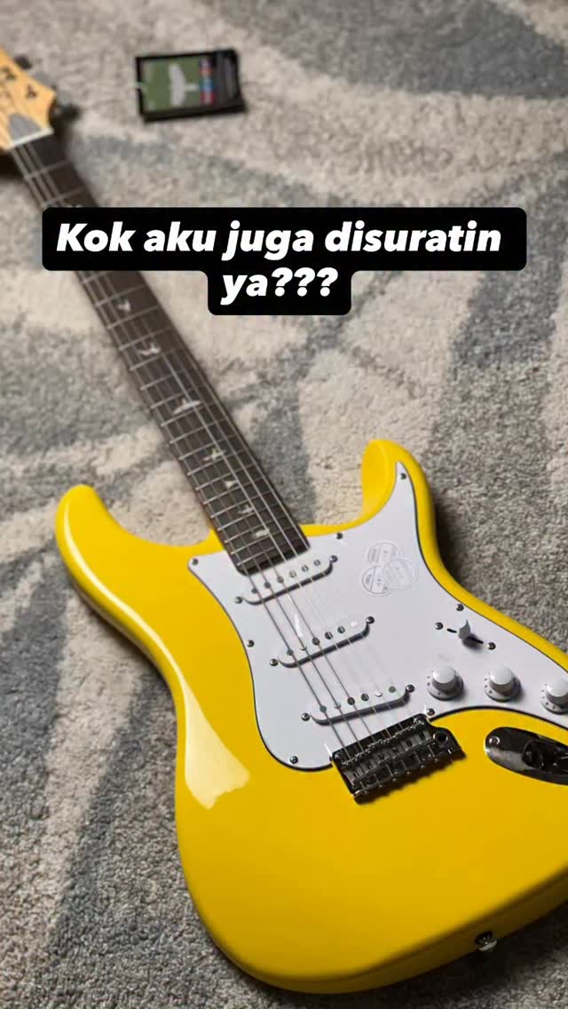 Jarang chat di WA!! Jarang ngobrol di telepon!! Jarang tanya apa kabar!! Tapi suka surat menyurat!! ini namanya VINTAGE!! Menurut kamu apa inj miripp atau tidak miripp sama sekali!!?? Cek www.nafiriguitar.com baik untuk yang menyurati maupun yang disurati!!#gcgcclubsemakinjaya by @nafirimusic