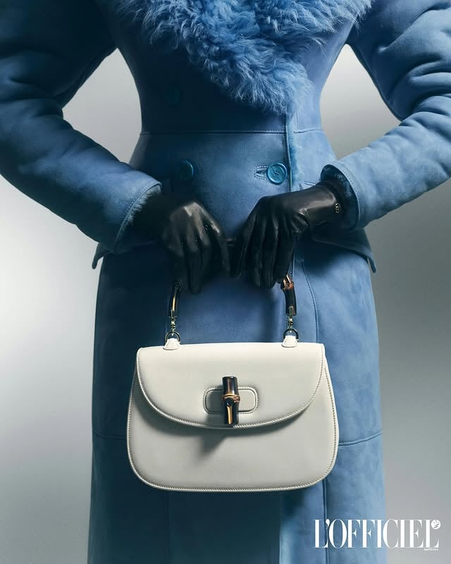 Roll up your sleeves and slip on your gloves—these are anything but winter essentials. This season’s chicest accessory is making its way from winter wardrobes to warm-weather looks, adding an unexpected twist to cropped tees, airy knits, and bold dresses. Whether color-blocked in bold hues or styled in versatile neutrals, this once-seasonal accessory is officially out of storage and into the style conversation. Paired with chunky chains, statement gemstones, and standout bags, gloves bring just the right dose of drama—as seen in L’OFFICIEL’s May 2026 issue. Read more on how to style at the link in our bio. Photography @stephenandrebecca Styled by @jensenleigh #accessories #glovestrend #operagloves #springaccessories #springtrends