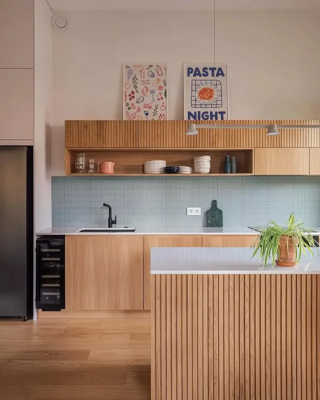 Height becomes presence.In a new building in Mokotów, this apartment designed by Karolina Jackowska of @pracownia_onuko uses its uncommon 3.5-metre ceilings to create a sense of ease and volume. The plan is clear and thoughtful, letting everyday functions unfold without barriers. Warm neutrals and layered light shape each zone while the lofty volume stays calm and inviting.Here space feels generous without noise.📸 @kroniki#interiorarchitecture #loftyspace #modernresidence #archilovers #interiordetails by @designplusmag