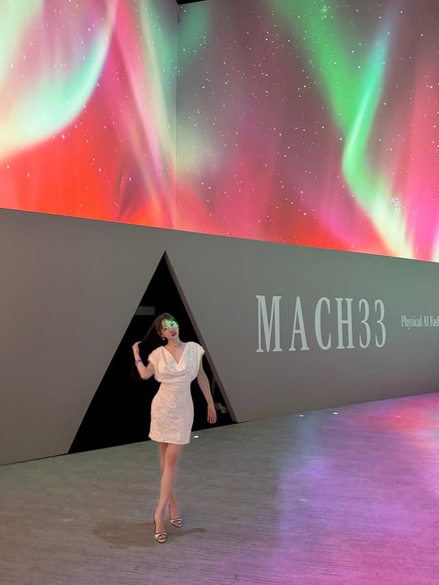 갤럭시코퍼레이션에서 주최한세계 최초의 로봇 패션쇼 ‘MACH 33 : Physical AI Fashion Show’에 다냐왔어용로봇들 너무 귀여웟다아🤖🦾🦿기술력이 이렇게 금방 발전하다니 너무 신기... by @bitterpeach.kr