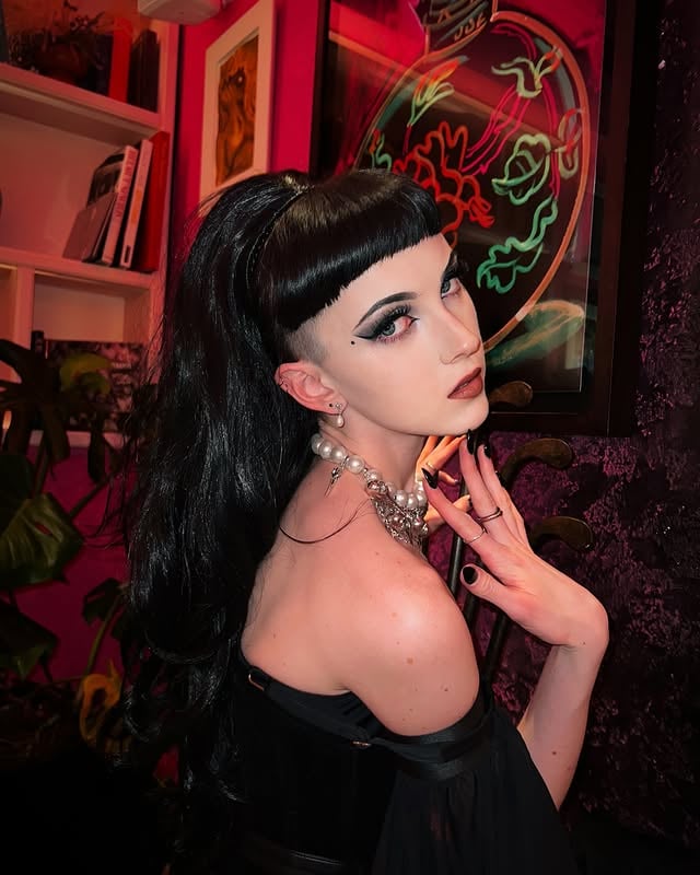 Mandrake Maxxing 📍@themandrakehotel #goth #london #fashion #model by @bevellystrange