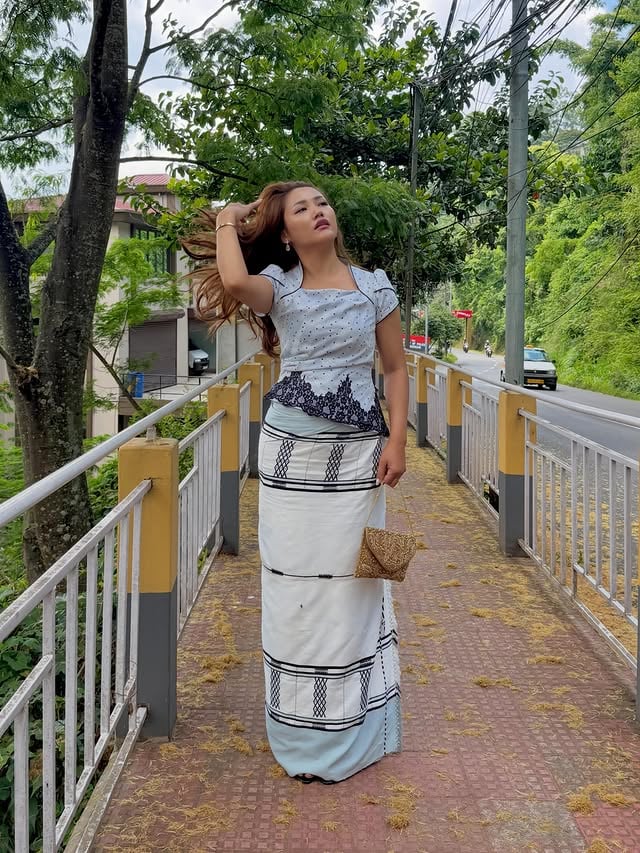 Top @christine.v_official Puan @home_of_mizo_puan_official Bag @zee_bag_collectionHair colour @julie.parlour.spa by @vanlallawmawmi