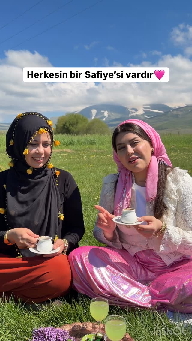 Senin Safiye’ne gönder ve yorumlara etiketle🥰....#safiye#reelsinstagram#komedi#akım by @esrakaymakcioglu