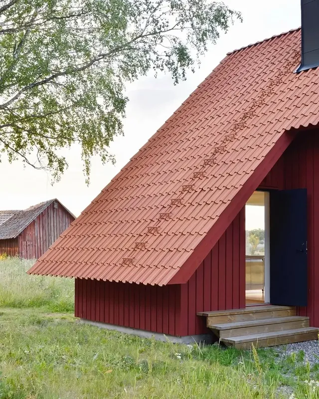 Bollbacken Housing explores how density can still feel calm.Designed by Söderberg Söderberg, the project rethinks living through restraint rather than spectacle. Volumes are carefully arranged to follow the terrain, allowing buildings to step gently through the landscape instead of dominating it.Warm timber surfaces soften the geometry, while shared outdoor spaces become extensions of everyday domestic life. Circulation paths feel informal and human scaled, encouraging encounters without forcing them.The architecture succeeds quietly.Not by adding more, but by placing just enough.📐 @soderbergsoderberg📸 Mikael Olsson #architecture #housingdesign #haus #scandinavianarchitecture #residentialarchitecture by @designplusmag
