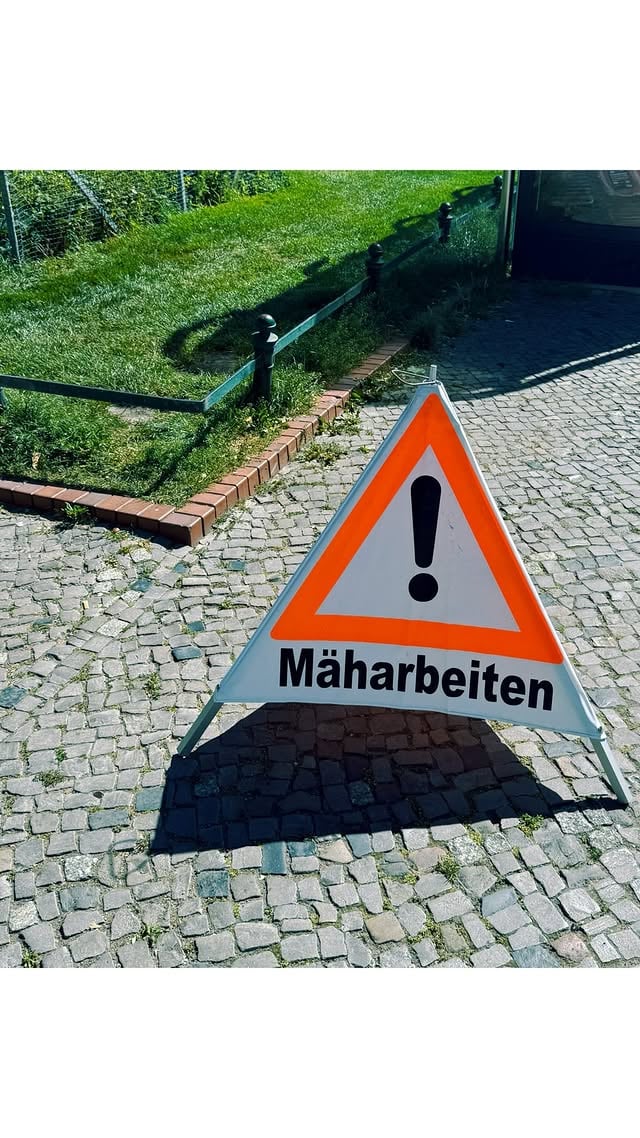 Möglicherweise die schönsten Orte der Welt: über die Magie von Tonstudios.Darüber – auch darüber – habe ich nachgedacht, als ich das Hörbuch von »Udo Fröhliche« aufgenommen habe.Das war schon allein deshalb ein sehr schöner Vorgang, weil er (natürlich!) in einem Tonstudio stattfand, das bot sich ja nun an.💙❤️ by @benjamin_von_stuckrad_barre