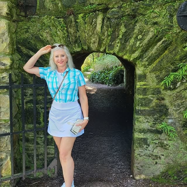 Kissed the Blarney stone.🍀🔔☘️#irishgirl #Reba #lifeafter60 #blarneycastle #traveladventures by @reba_fitness