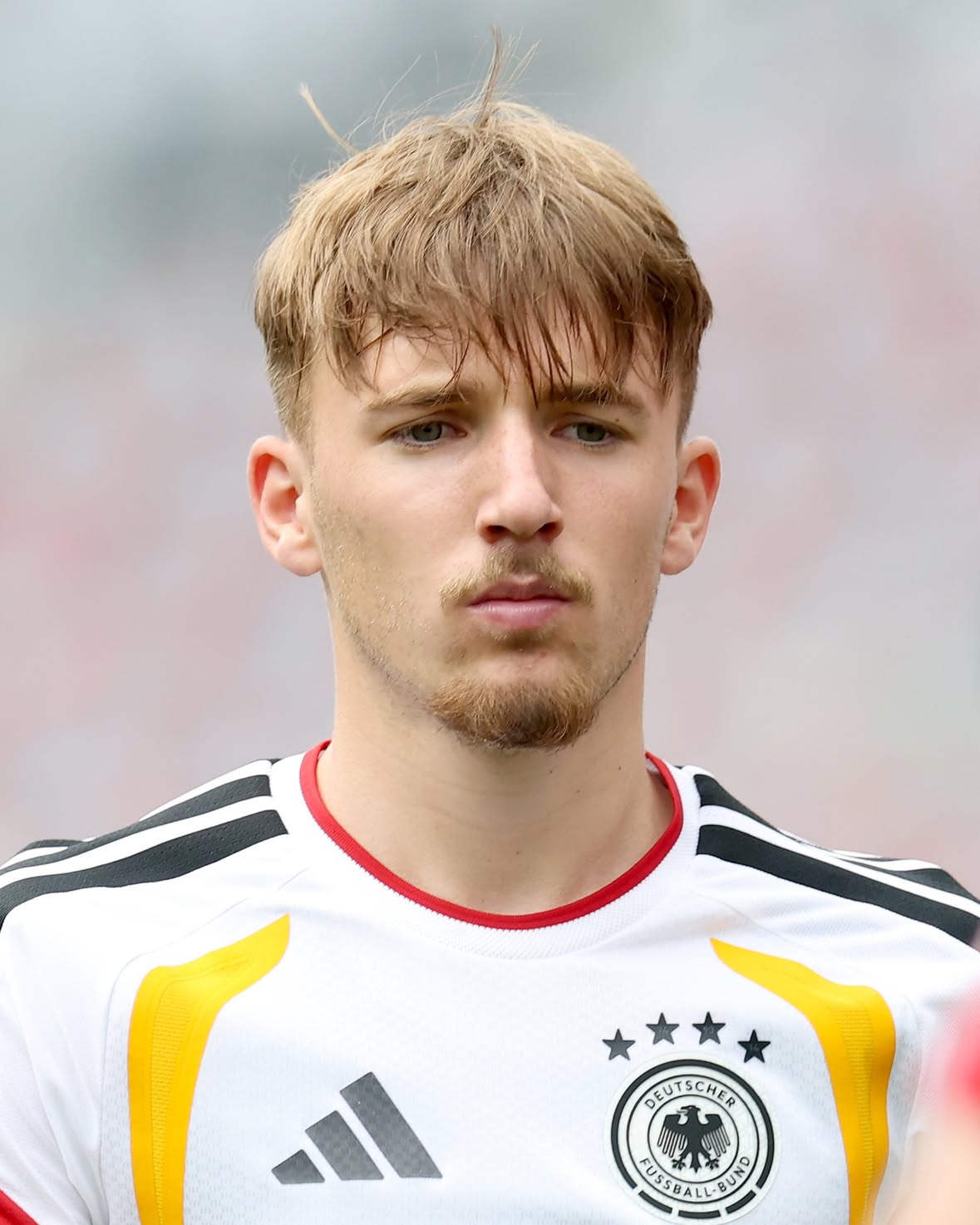 Support for Lennart Karl after missing the World Cup 🙏

💬 FC Bayern sporting director Max Eberl:

“Missing a World Cup at such short notice obviously hurts tremendously, and the news came as a shock to everyone at FC Bayern. But it doesn’t change how much talent, passion, and potential Lenny has. He more than deserved this World Cup call-up after his outstanding first professional season.

Lenny will receive all the support he needs at FC Bayern to get back on the pitch soon. We all know that many major tournaments still lie ahead for him. He is already looking forward and says he will come back stronger. That’s what I like about him, and that’s exactly the spirit you need in moments like these.”

After the bitter disappointment of missing the World Cup due to injury, FC Bayern expects Lennart Karl back in Munich and will support the German international in every way possible during his recovery.

The 18-year-old suffered a muscle fiber tear in the front of his left thigh during training in the United States and is therefore unable to take part in the tournament. ❤️‍🩹⚽️

🔗 Link in bio.
