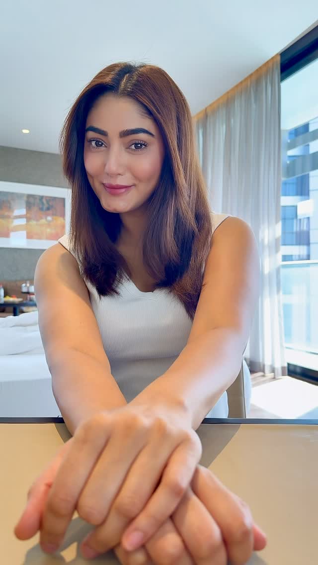 Natural Glam incoming ….😍Comment to know what products i used ? by @divasana