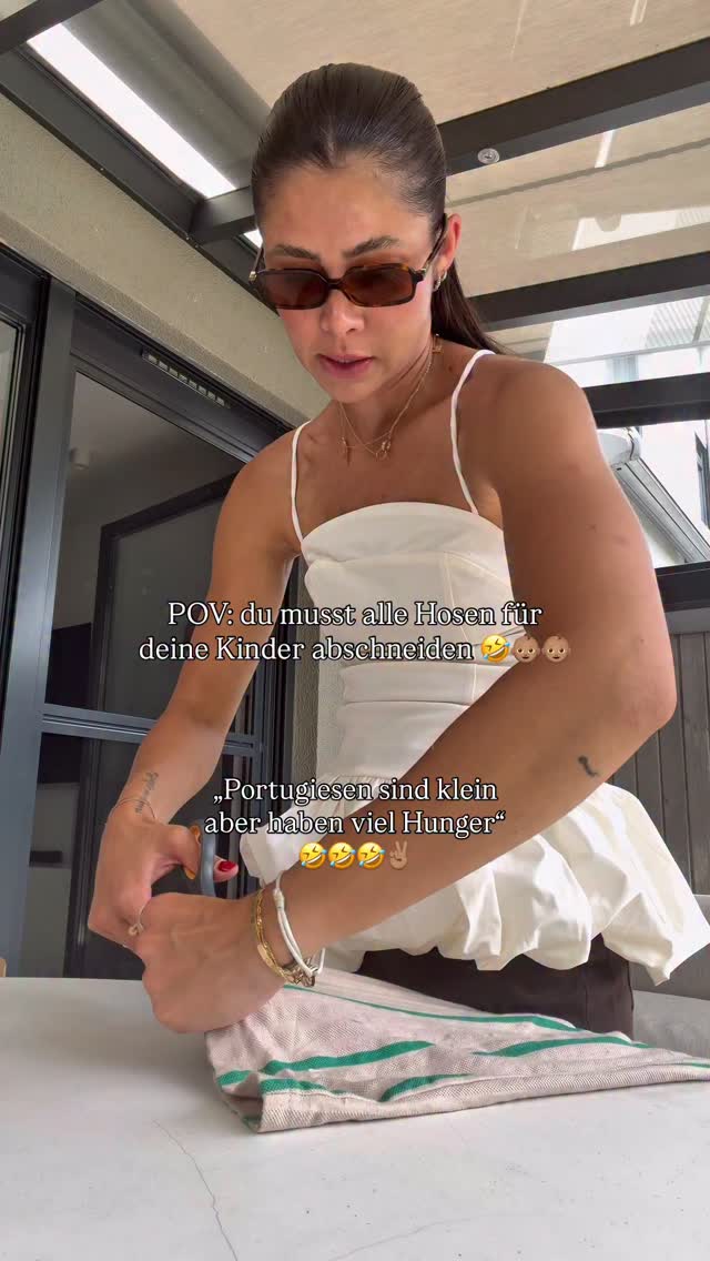 Bitte sagt mir ihr schneidet die Hosen auch ab???? 🤣🤣🤣🤣🫣🤞🏽Problem ist oben passt perfekt und dann sind die Hosen zu lang 🫣🫣#momlife #jungsmama #mamasein #boymom #momblogger by @joanasno