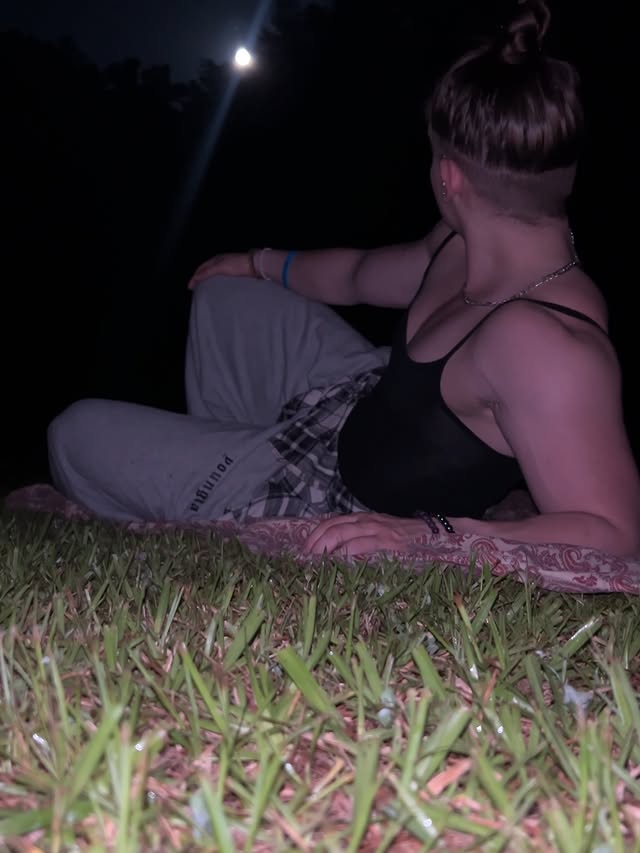 𝔒𝔫𝔠𝔢 𝔦𝔫 𝔞 𝔅𝔩𝔲𝔢 𝔐𝔬𝔬𝔫… ✨🌀🌕 222 444 7777 🪽 #explore #moon #aesthetic #dreamscape #luna by @dylan_crenshaw