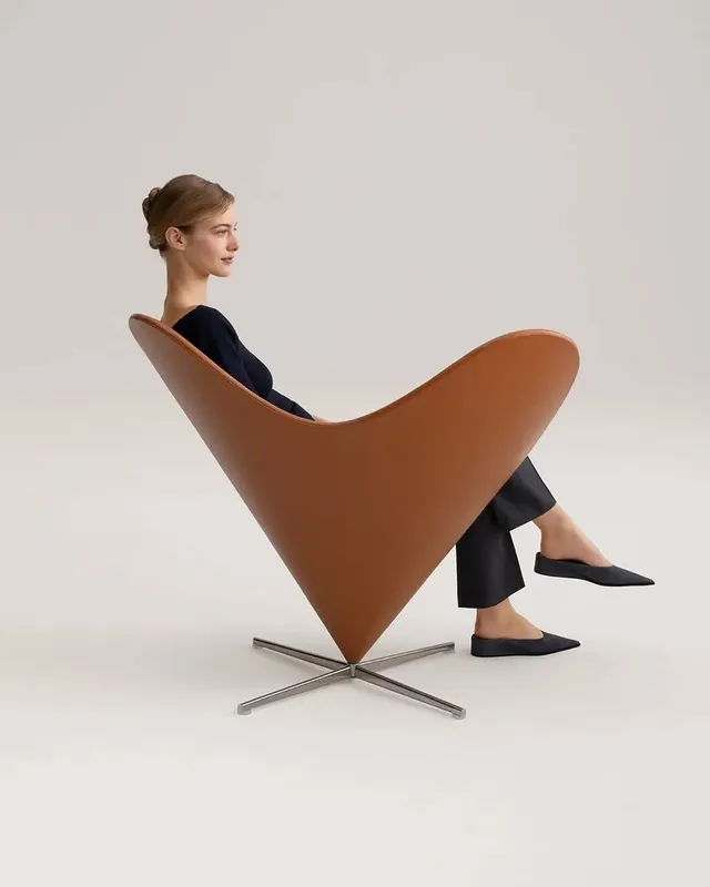 A chair that refuses neutrality.The Heart Cone Chair transforms seating into presence, sculptural, playful, unmistakably confident.Originally conceived by Verner Panton, the form breaks away from traditional typologies. The flared base anchors the body while the enveloping backrest creates a private spatial moment, almost architectural in scale despite its compact footprint.Produced today by Vitra, it remains a symbol of radical optimism from the era when furniture dared to be expressive rather than polite.Less object, more attitude.A chair designed to be noticed, and remembered.@vernerpantonofficial x @vitra#interiordesign #designobject #modernfurniture #designclassic #contemporaryinterior by @designplusmag