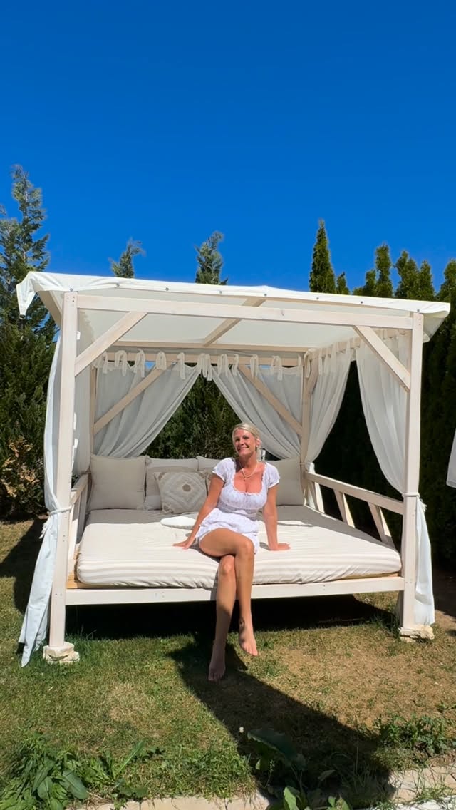 Was sagt ihr zum selbst gebauten Outdoor Bett 🤎🤍 by @judithsendl