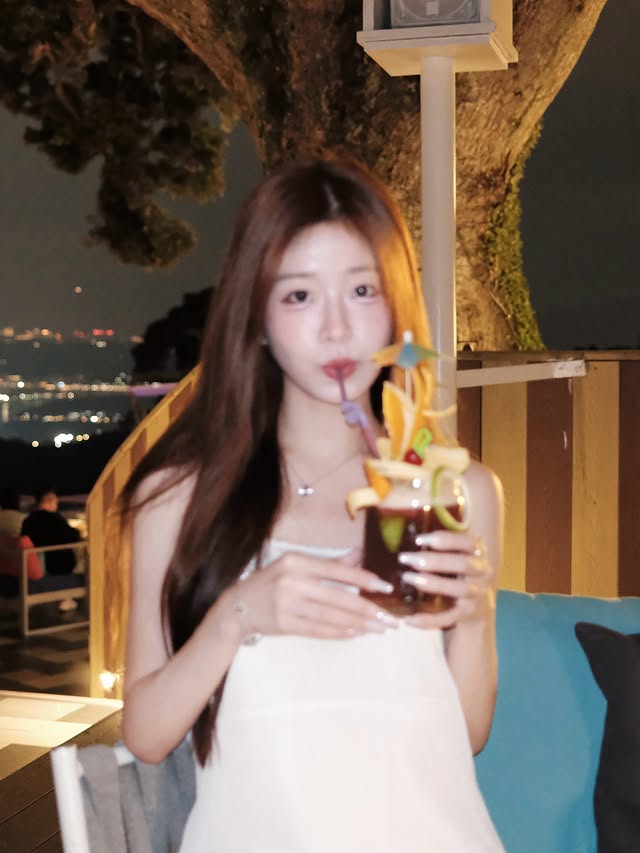 _🍹🧘🏻‍♀️🐈🤳🏻🌃🩰 by @yuxyndi