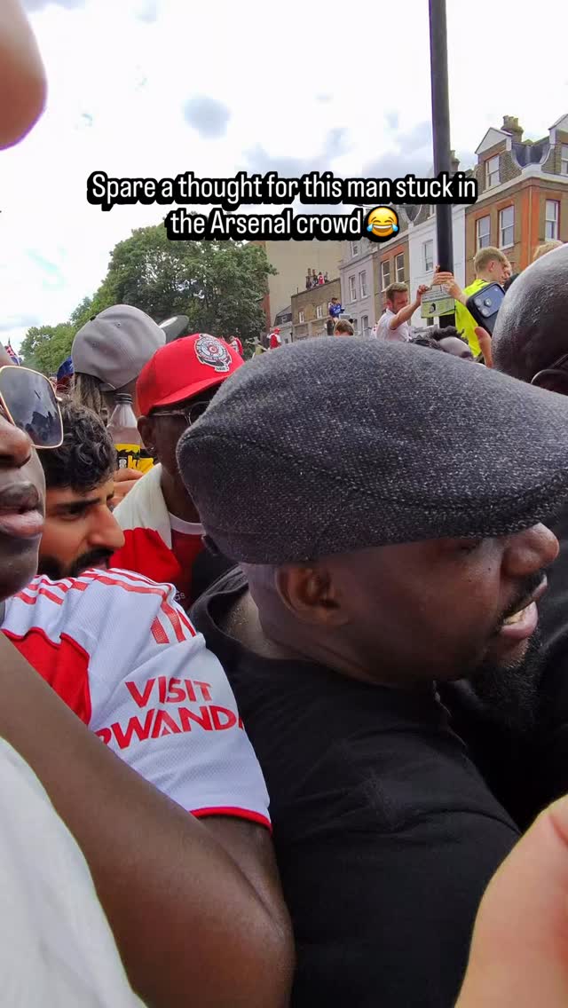 Spare a thought for this man.Stuck in the middle of the Arsenal crowd yesterday with a rather urgent problem and absolutely no way out, he did what any desperate man would do, announced it to everyone around him at full volume.Hope he made it 😂🎥 Submitted by @razvan_1902 📍 Islington, North London#UB1UB2 #Arsenal #Islington #London #Football