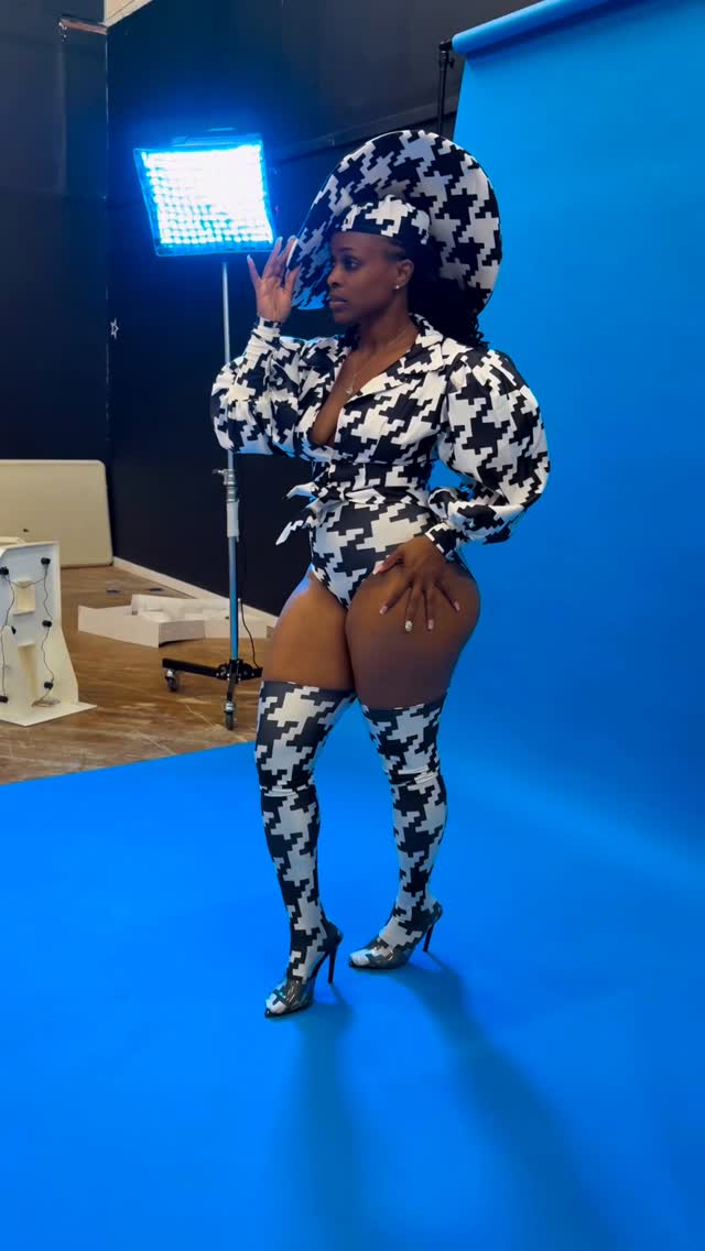 As we close out the Month of MAY, be sure to read our May ORIGINAL Cover Story ft. @deedeelegette and the POWER behind her story and her movement!!! It is VERY Business AND Personal! At Woman to Woman Talk Magazine, we help WOC tell their stories in light of helping the next WOC get ahead. For centuries and beyond… we have culturally embraced #Storytelling to advance the community and prevent the cycle of trauma and oppression, adversity and experiences that can be prevented through inspiration and transparency. Link in Bio to Read the Full Interview #WomantoWomanTalk#StorytellingSanctuary#TheCoreQueen#HolisticWellnessCover Credits:Photographer: @tatedigitalmedia Designer: @angelbrinksfashions Creative Director: @ceobrittnycole Interview & Graphic Design: @ceobrittnycoleMedia Conglomerate: @paradigmplex