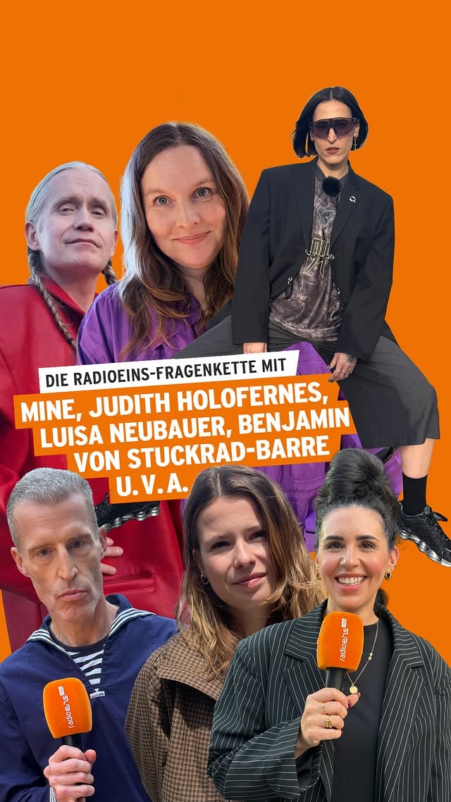 Das radioeins-Mikro ist wieder von Gast zu Gast gewandert – immer dabei eine Frage von der letzten Person, die es zuvor in der Hand hatte. So funktioniert die radioeins-Fragenkette. Diesmal mit: Ariana Baborie, Judith Holofernes, Mine, Alice Hasters, Luisa Neubauer, Benjamin von Stuckrad-Barre, Romano und Friedrich Liechtenstein.#interview @ariana_baborie @jholofernes @minemusik @alice_haruko @luisaneubauer @benjamin_von_stuckrad_barre @romanomusik @friedrich_liechtenstein #radioeins by @benjamin_von_stuckrad_barre