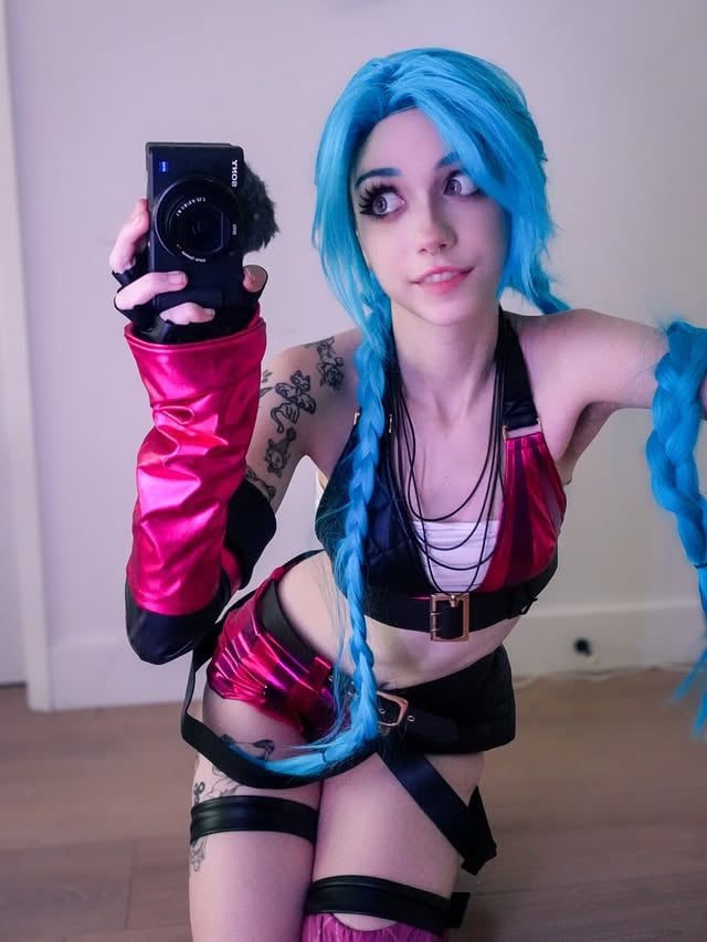 reclaiming my throne… bout time I did the league version 👁️👁️

#jinx #cosplay #leagueoflegends