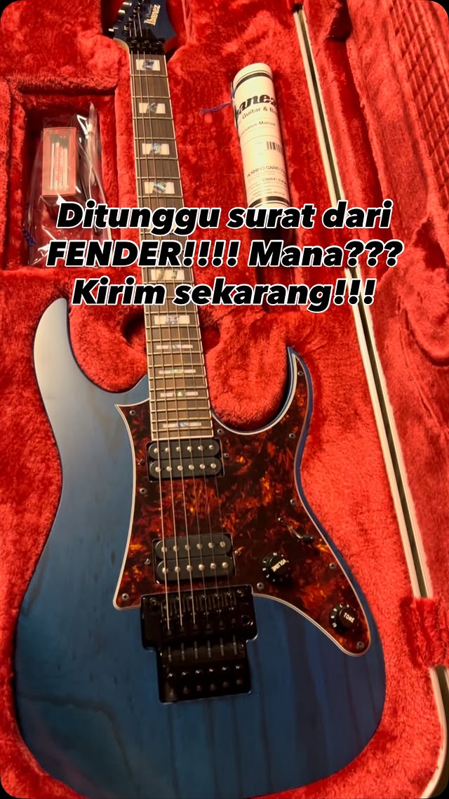 Silakan!!! Kalau memang mau cari lawan yang sepadan!!! Mike Tyson VS Jake Paul!!! Pukul pukulan di atas ring tinju!!! Mortal Kombat!!! Berani!!?????Ibanez Prestige RG653DX-TDF Electric Guitar w/Case In Transparent Deep Blue FlatMaterial Body AshProfil Neck Super Wizard HPMaterial Fretboard Bound RosewoodRadius Fretboard 305mmRScale Length 25.4” (648mm)Jumlah Fret 24 Jumbo FretsInlay Fretboard Acrylic & Abalone Block InlaysPickup DiMarzio® The Tone Zone® Passive/Alnico Humbucker (Bridge), DiMarzio® Air Norton™ Passive/Ceramic Humbucker (Neck)Bridge Edge bridgeSenar D’Addario® EXL120, .009/.011/.016/.024/.032/.042 GaugesTuning Machines Gotoh® machine headsFinishing Hardware BlackKotak Hardshell CaseCheck www.nafiriguitar.com for more Ibanez 2026 collection #ibanez #ibanezrg653dx #ibanezprestige by @nafirimusic