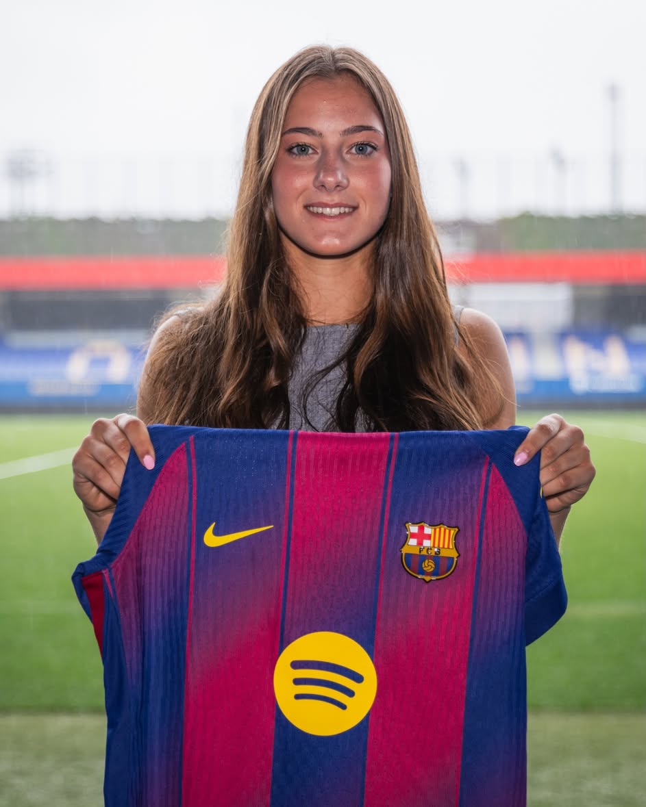 ✍️‼️ 𝗥𝗼𝗰𝗶́𝗼 𝗥𝗼𝗺𝗮𝗻𝗼 𝗿𝗲𝗻𝗼𝘃𝗮 𝗳𝗶𝗻𝘀 𝗮𝗹 𝟮𝟬𝟮𝟴

L’acte de signatura ha comptat amb la presència de Marc Vivés, director esportiu, i Jordi Ventura, coordinador del futbol formatiu.