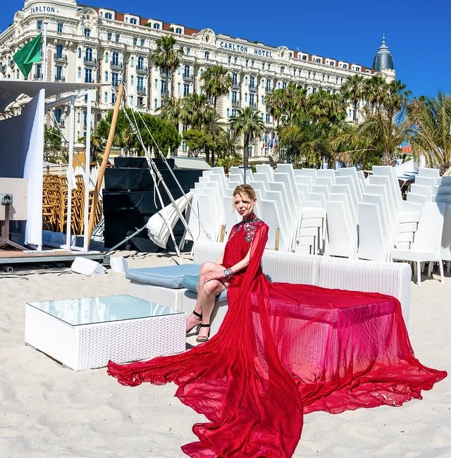 Lady in red @festivaldecannes ❤️❤️💋 Stylist @shannagallDress designed by @lethanhhoa_official Showroom @surfacepr_ by @tarareid