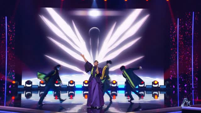 Can't stop thinking about @yoko_takahashi_official's performance at this year's #AnimeAwards! 🕺🔊Rewatch the whole show (plus additional bonus content) on the Crunchyroll YouTube channel by @animeawards.official