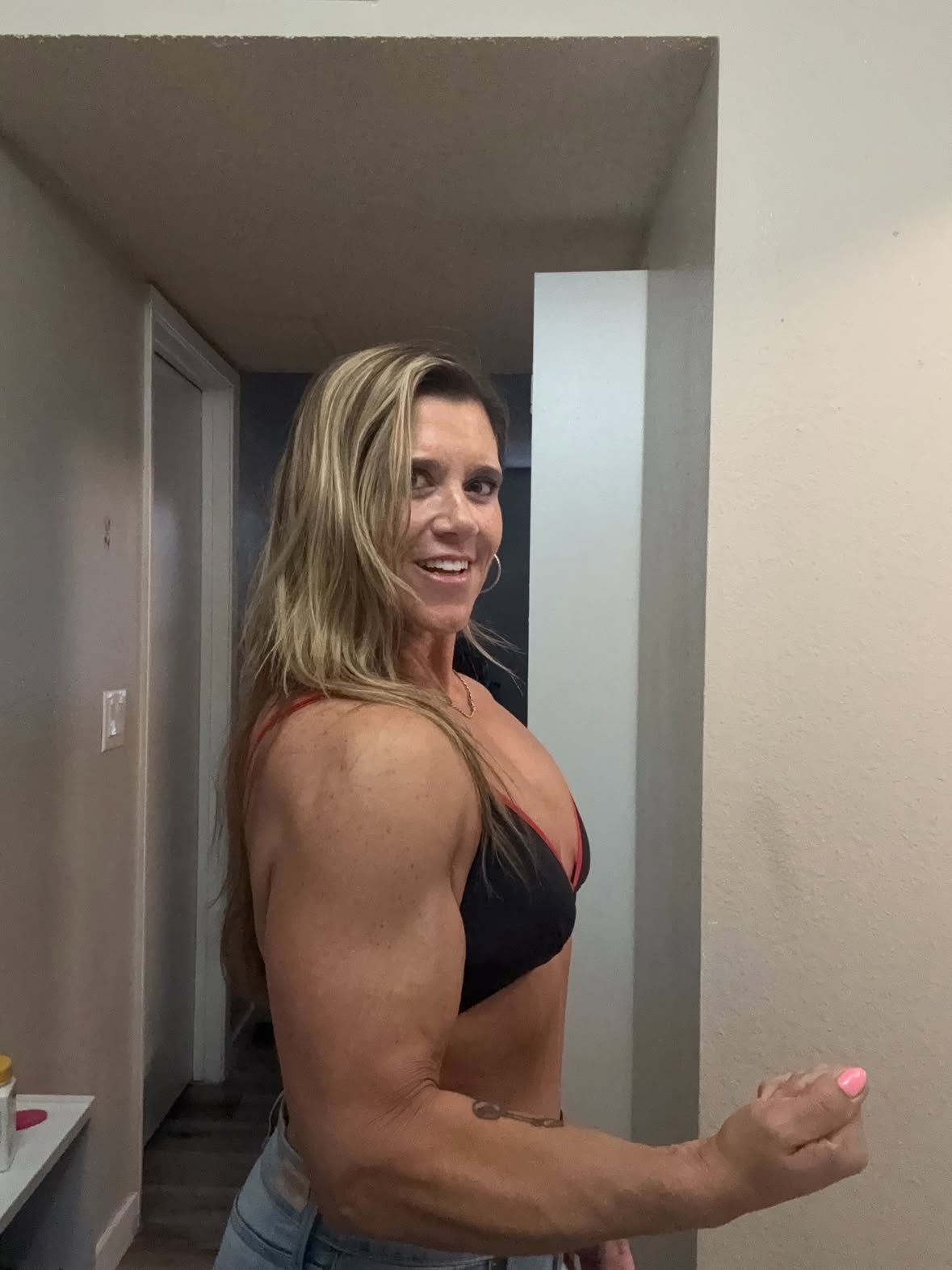 Muscle is the new fashion statement and us mature women are coming in hot ❤️‍🔥❤️‍🔥❤️‍🔥❤️‍🔥 #flex #womenwholift #fitover40 #bodybuilding #fyp