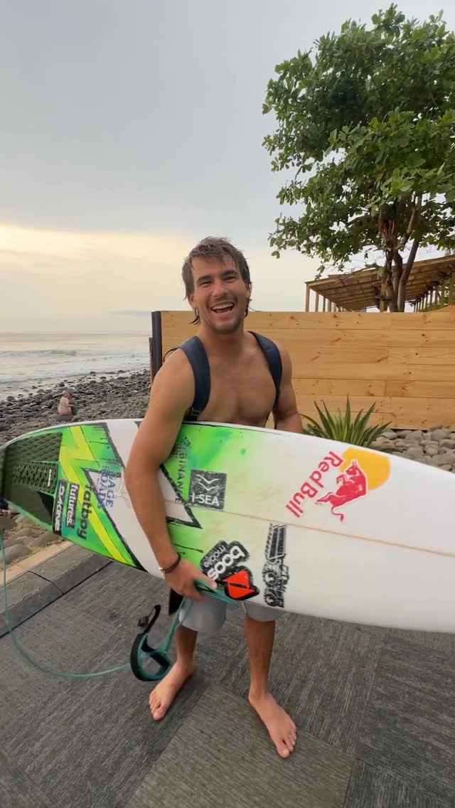 @jackrobinson72 warming up in El Sal on a new #MONSTA 🔥 6’2” x 19 1/8” x 2 9/16” x 31.5LPaired with @futuresfins JJF Techflex, large🎨 @dlovepaint(he’s 5’11” & 187lbs / 85kg)#PerformerSeries🎥 @hampositive by @jsindustries99