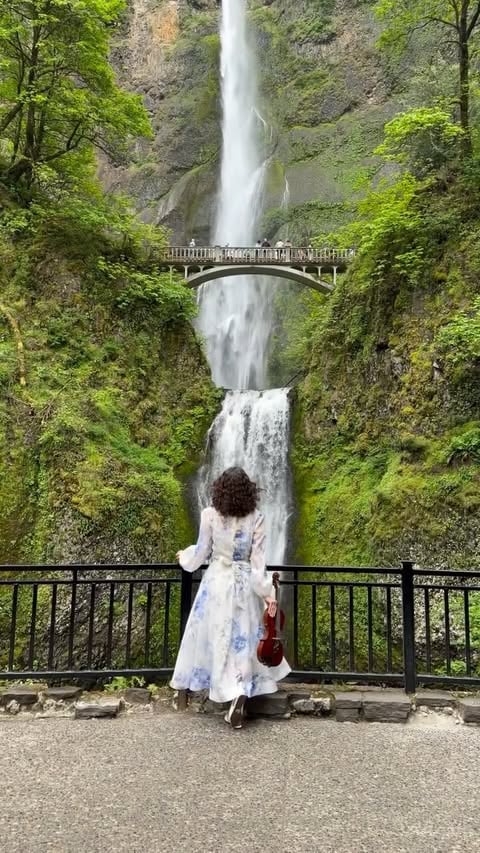 My dear friends, I’m so thankful for each and every one of you supporting me on my journey. We have I credibly grown together💗 can wait to reach 300k with you guys😍 #fyp  #oregon #multnomahfalls #viral #violin