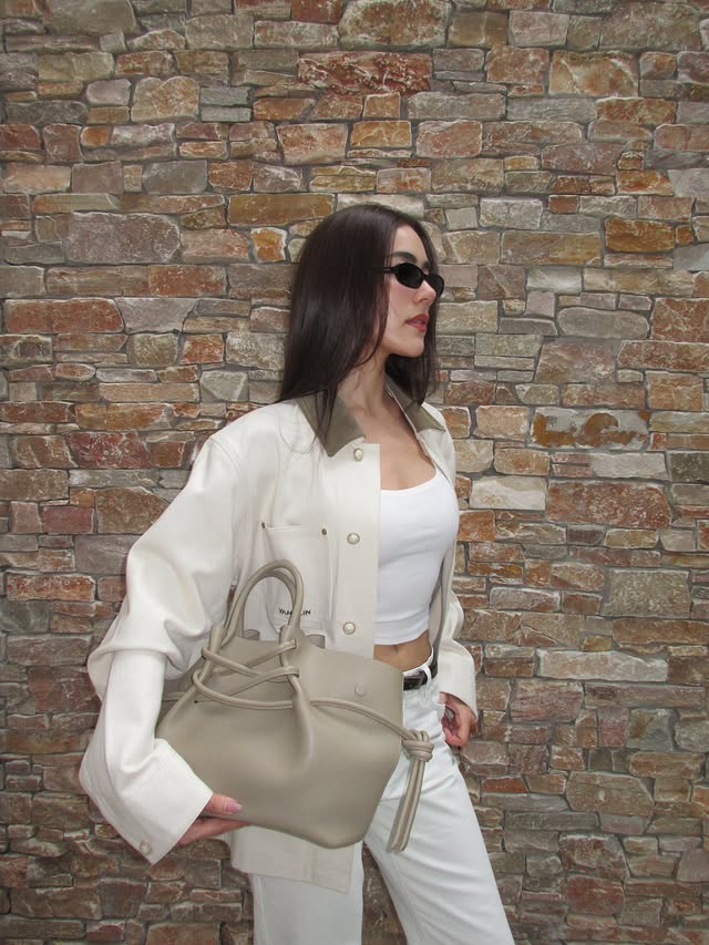 Please excuse my June behavior..😎

#fundaobag #avabag