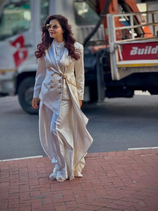 Life is too short to wear boring clothes….. 
.
.
.
Outfit by : @satyam_waghela