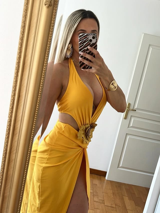 Hello ! ☀️

Maillot 1 pièce et paréo ! 

#Maillotunepiece #Pareo #Blondgirl #Ootd #Mode