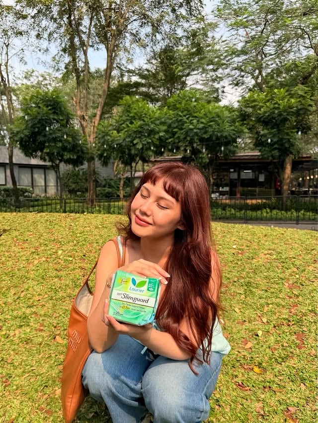 Some days may be heavy, but that won't stop me 🌸☁️

Lagi hectic day or just me doing my everyday things.. aku maunya tetep nyaman

Makanya aku selalu pakai Laurier Super Slimguard, Zero Terasa Ganjal & Pengap
✨ Ultra tipis 0,1cm & fleksibel 
✨ Serap cepat 1 detik
✨ Cegah bocor 9 Jam

Small thing, big difference 💚
Bikin Menstruasi Senyaman Hari Biasa!

@laurierid
#LaurierSuperSlimguard