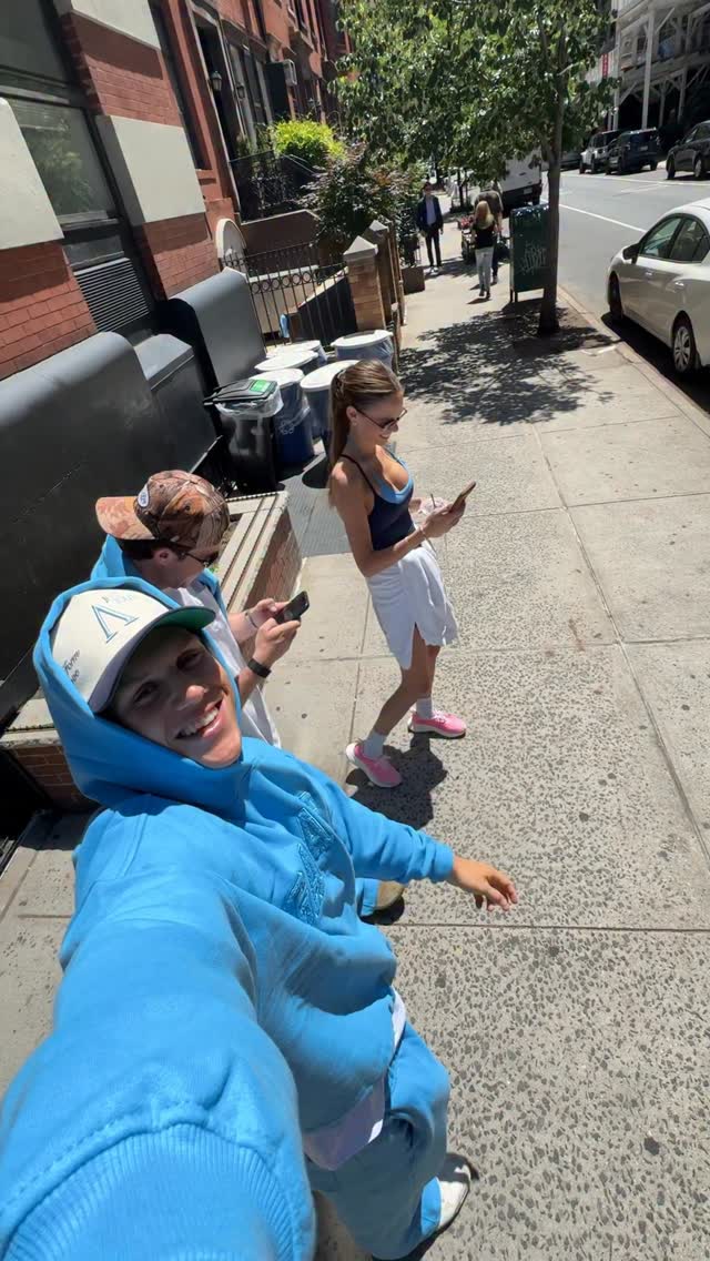Fun afternoon with my siblings and some friends. Thanks @garageclothing for having us! 💙🎾 #iweargarage #ad by @garageclothing