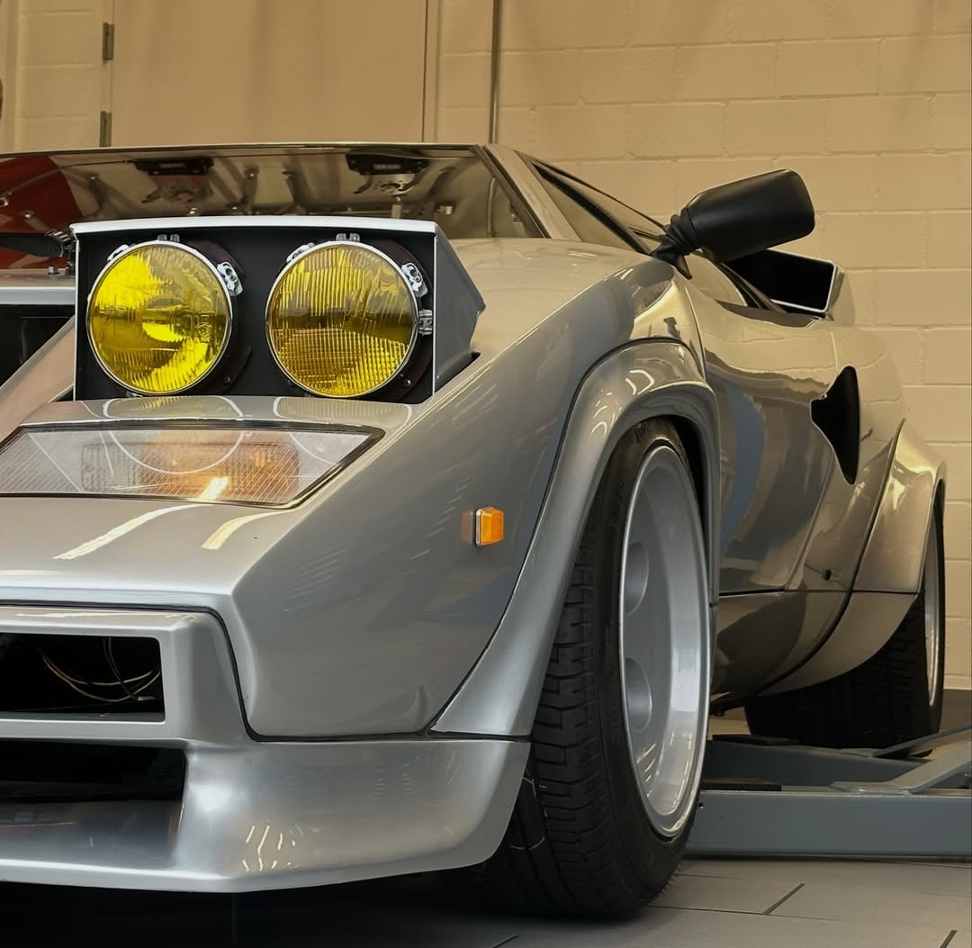 Something between all the GTV6‘s badboys and the 75‘s a full mecanical/tecnical restauration of this Lamborghini Countach LP400 S2 „ultra low body😄“. One of just 103 that where built with Dallara suspensions etc😊 
Will give him more power, dyno sessions for setting up the carburators perfectly and lots of updates but keeping the original shape and body patina alive🍀
This car will be used and driven hard & daily, not standing around…for a full petrolhead with true passion👌 

#lamborghini #classiccar #icon #culture #oktech