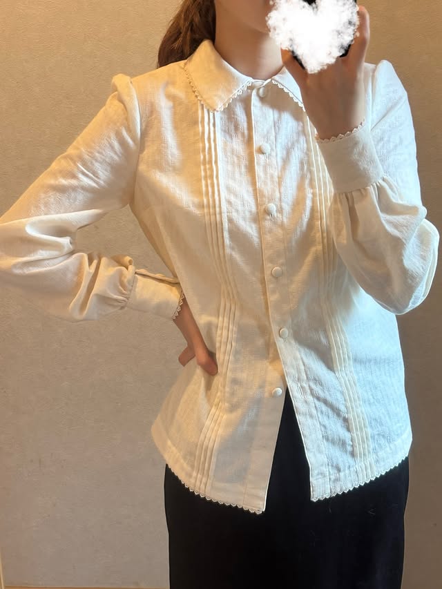 🧵🪡

ブラウスを作りました .｡.:*✴︎

バランスや細かいデザインにたくさんこだわりました☺️
夏になるからしばらくは着れないけど、春秋にたくさん着る！♡

#BEYOOOOONDS#小林萌花#洋裁#ミシン#sewing