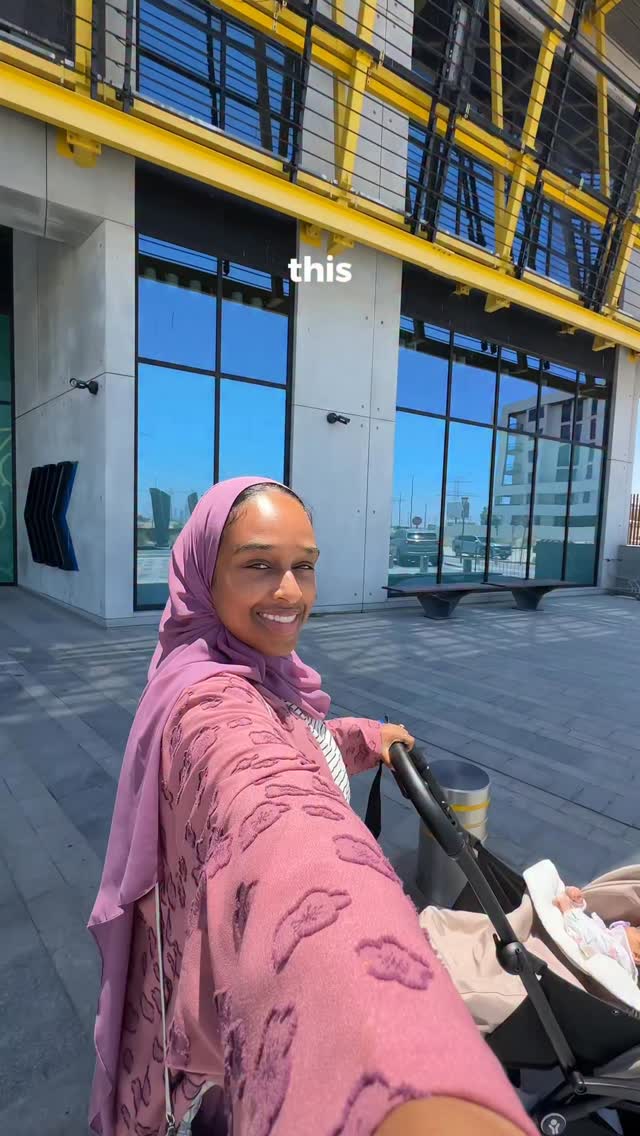 Dubai in the summer doesn’t have to be a mall to mall experience. There are so many indoor and outdoor experiences you can enjoy! Trust me, I’m neither a homebody or a mall lover so I’ve done my homework and here to report my findings :)⛸️ Location @sportsocietydxb @mamasandpapasme @citycentremirdif #dxblife #dubaisummer #dubaiwithkids by @draminayonis
