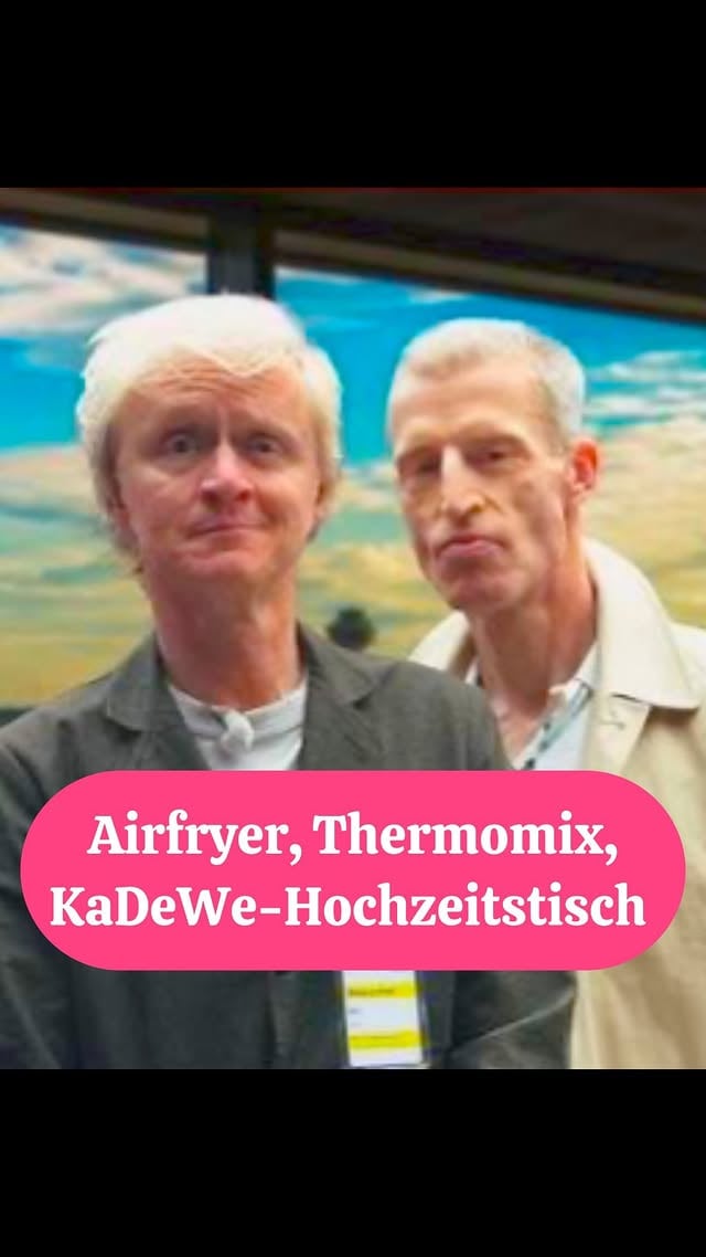 Pierres Wunderschnitzel. Keine Kochsendung – aber mit vielen Rezepten. (Und – das nebenbei – was, wenn es irgend geht, bitte niemand jemals mehr sagen möge: »leckere Rezepte«.Die neue Folge »Kurzstrecke« ist da. @pierre_m_krause @pierre.m.krause.seite ❤️❤️ by @benjamin_von_stuckrad_barre