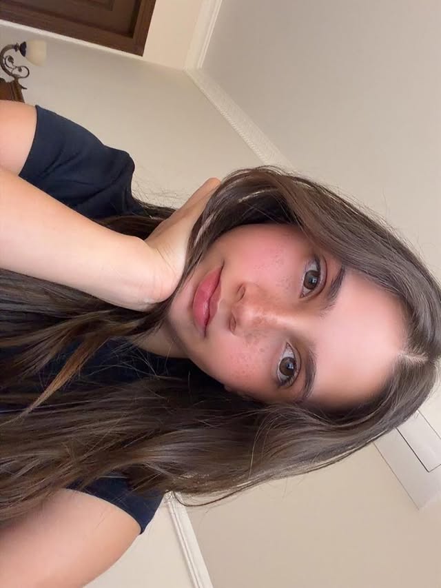 Yarın annemin 4 M takipçi kutlamamıza kimler geliyooo💗💕🤍💓 Çokk eğlenicez 🥳🥳🥳