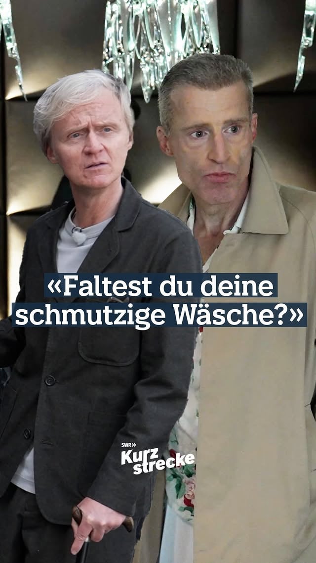 Ich packe meinen Koffer und nehme mit… Was kommt bei Euch ins Gepäck-Tetris? #kurzstrecke #zeugenrimowas #alterfalter #kofferhoffer #swr by @benjamin_von_stuckrad_barre
