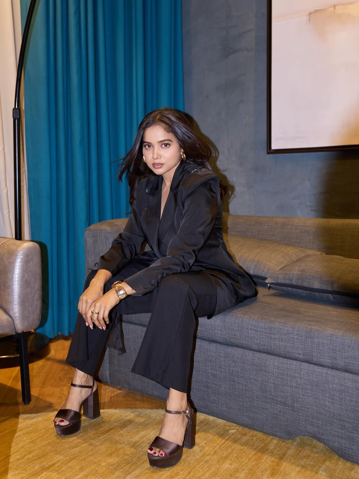 Slaying 🔥

#manisha #ᴛʀᴇɴᴅɪɴɢᴘᴏsᴛ #viral 

Outfit - @niyara_india